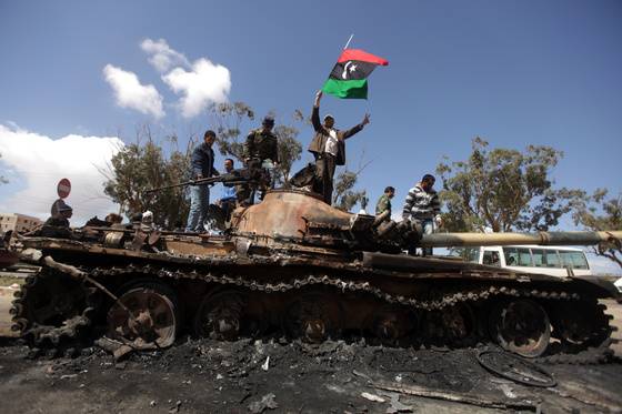 Tripoli katonai bázisait is megtámadták a szövetséges haderők