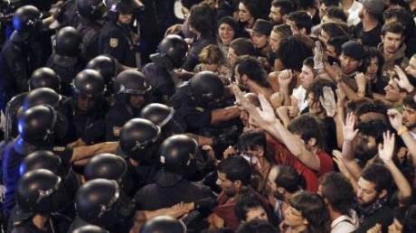 Tüntetés a pápa látogatása ellen Madridban