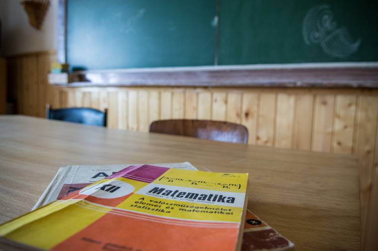 Egyre kevesebben vannak, így több munka jut a reál szakos tanároknak Háromszéken