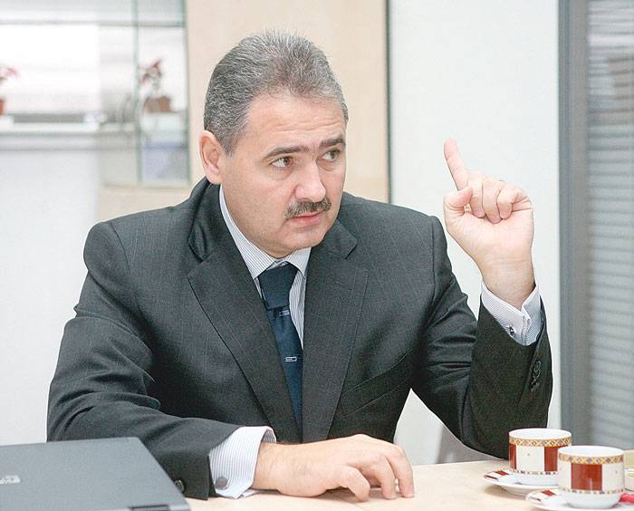 A kormány csökkentette a költségeket és a befektetéseket, hogy teljesítse a hiánycélt