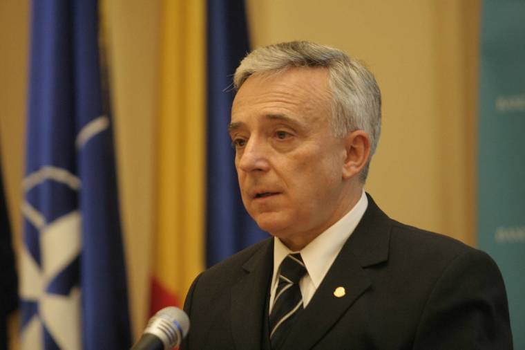 A Román Nemzeti Bank vezetője óvatosságra int
