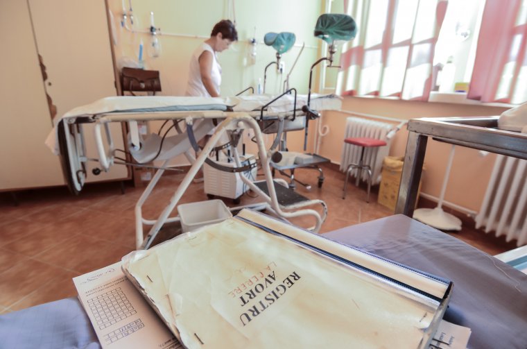 Az EU alapjogi chartájába foglalnák az abortuszhoz való jogot az eurohonatyák
