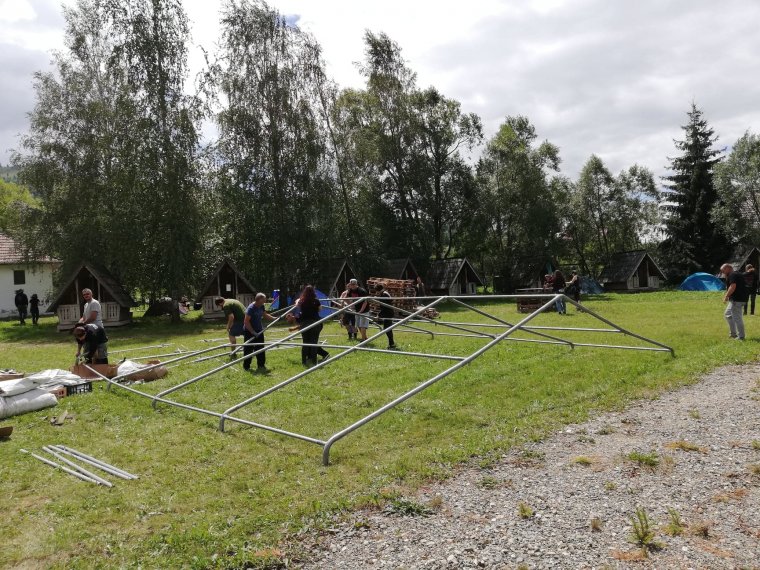 Zajlanak az előkészületek – szerdán nyitja meg kapuit az EMI-tábor