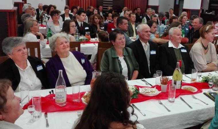 Családfáját kutatta, és több mint száz rokont hívott egybe