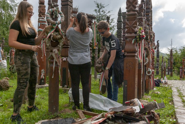 Felújítási munkálatokat végeztek Nyergestetőn a hétvégi kozmási falunapok előkészületeként