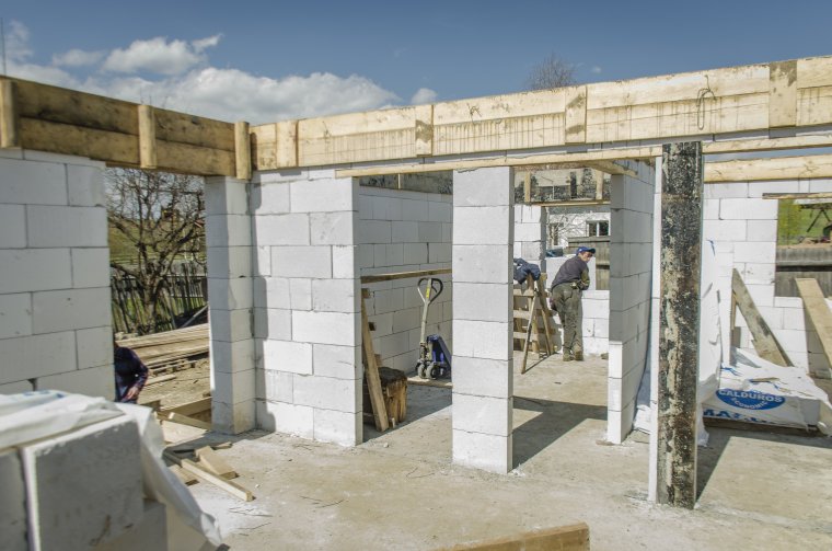 Vidéken építkezés helyett az üres házakat kellene megtölteni