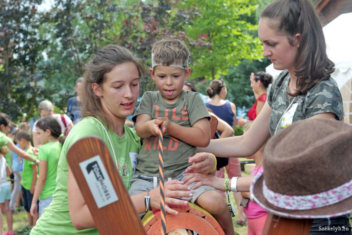 A hétvégén még várják a gyerekeket a jól ismert népi játékok • Fotó: Haáz Vince