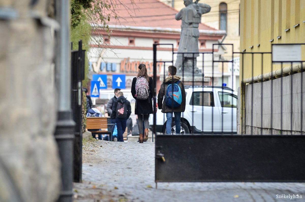 Merre tovább? A legtöbb diák segítségre szorulna a döntésben. Képünk illusztráció •  Fotó: Barabás Ákos