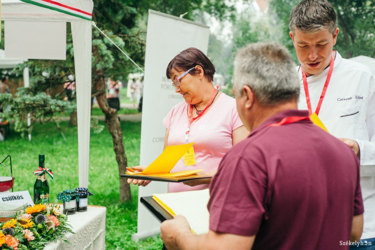 Munkában a zsűri &bullet;  Fotó: Gecse Noémi