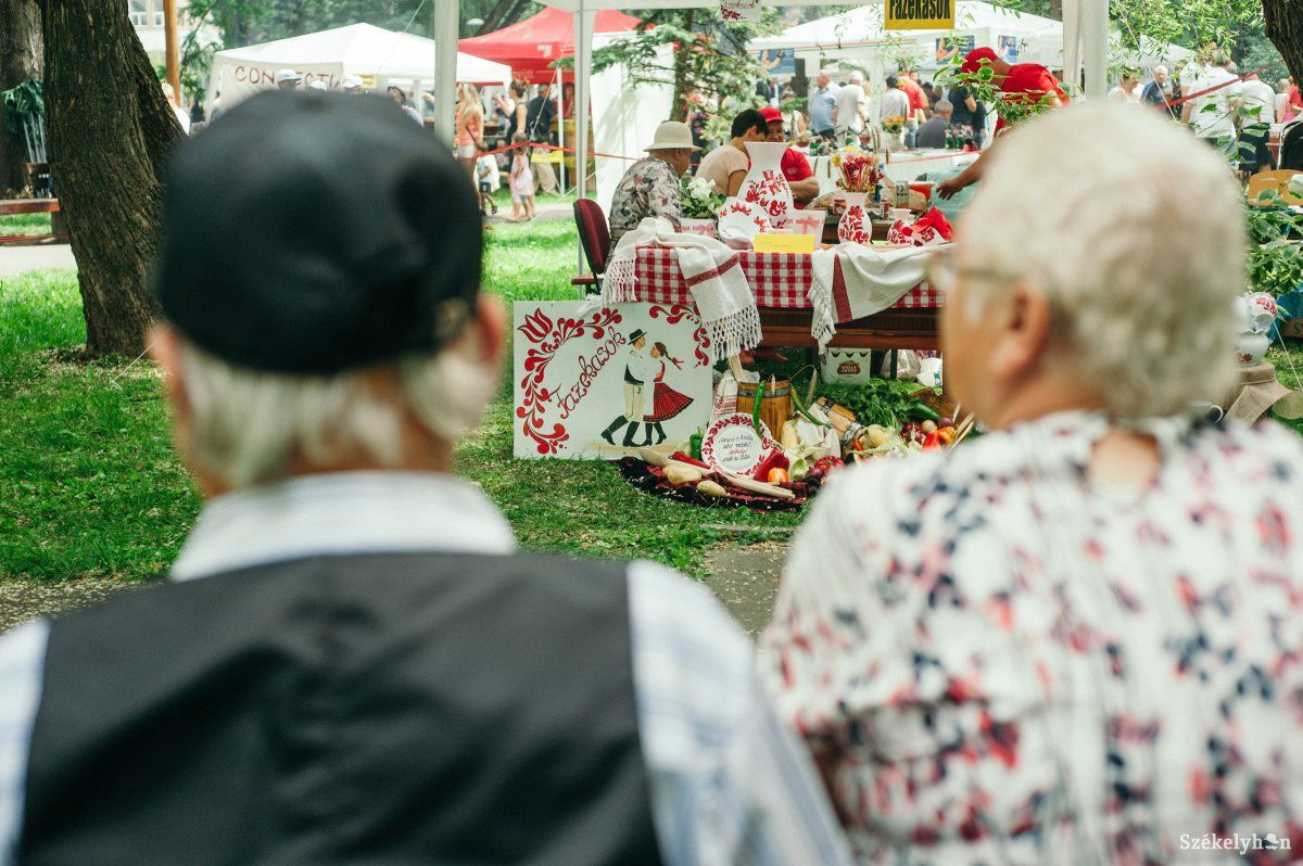 Egyes csapatok a sátrukat is szépen feldíszítették &bullet;  Fotó: Gecse Noémi