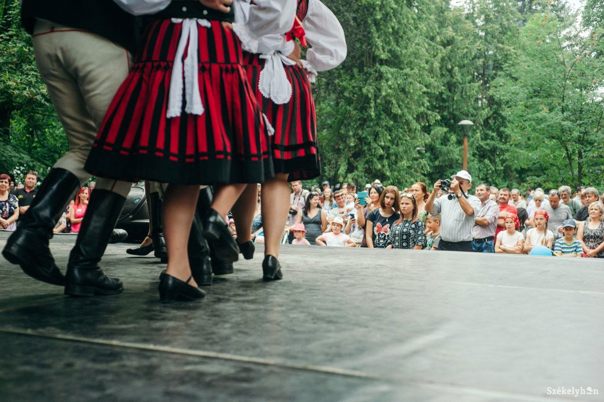 Táncosok váltották egymást a színpadon &bullet;  Fotó: Gecse Noémi