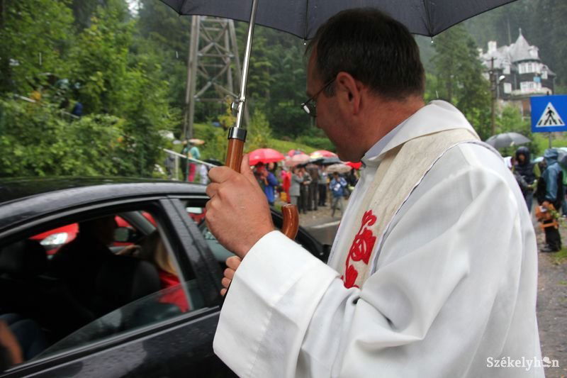 A Szent Kristóf kápolna búcsús szentmiséje után a járműveket is megáldják. Archív •  Fotó: Pethő Melánia