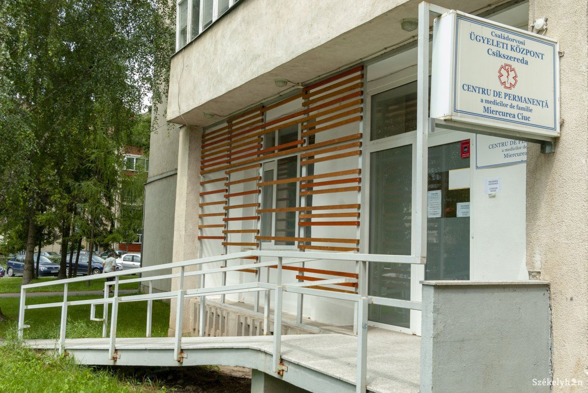 Jelenleg 490 ezer lejjel tartozik az egészségbiztosítási pénztár a Hargita megyében található hat ügyeleti központnak •  Fotó: Gábos Albin