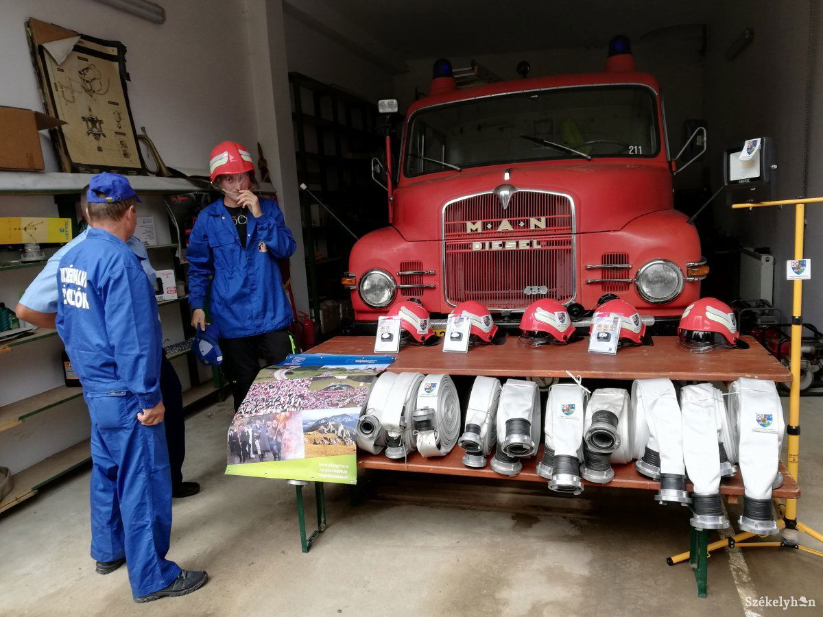 Az új felszereléseknek köszönhetően hatékonyabbá és biztonságosabbá válik a munka •  Fotó: Pethő Melánia