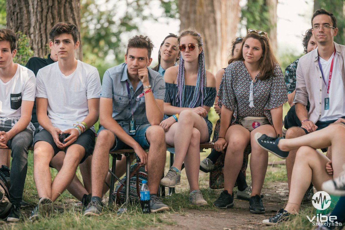 Két koncert között előadásokat hallgathattak, beszélgethettek a fesztiválozók •  Fotó: Facebook/Vibe Fesztivál