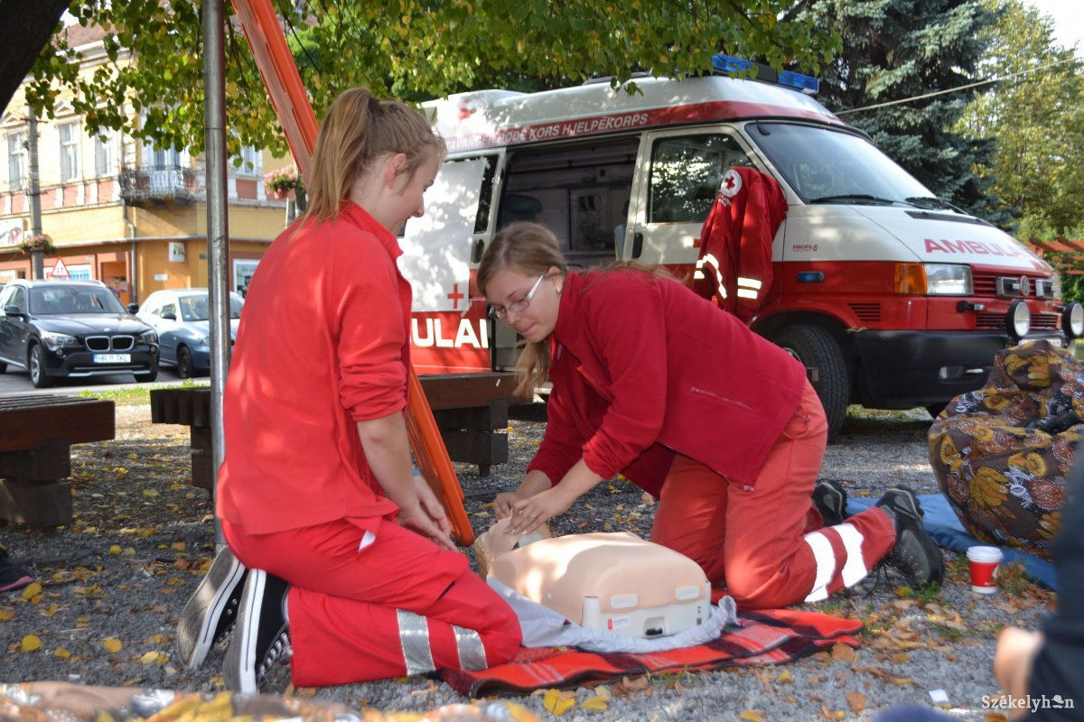 Vöröskeresztesek Gyergyószentmiklóson. Jelenlétük életmentő lehet. Archív &bullet;  Fotó: Balázs Katalin