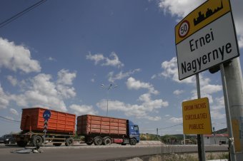 Terelőutak: a szászrégeni és a segesvári jól, a vásárhelyi csigalassúsággal halad