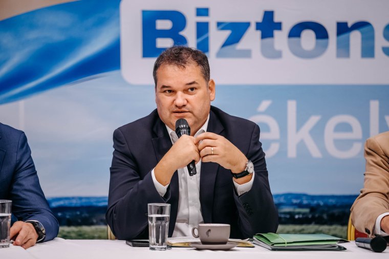 Az önkormányzati állások helyzetéről egyeztetett Tánczos Barna és Cseke Attila a hivatalok képviselőivel
