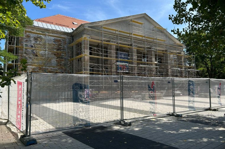 Új helyszíneken tartja előadásait a Csíki Játékszín a felújítás idején