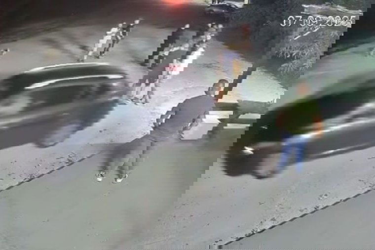 Nyilvánosságra hozták azt a megrázó felvételt, amikor egy klub előtt több fiatalt elgázolnak – videóval