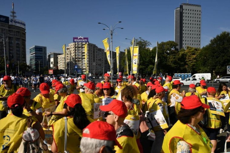 Tüntetnek a tanárok és arra kérik a szülőket, hogy ne hibáztassák őket az első tanítási nap bojkottálásáért