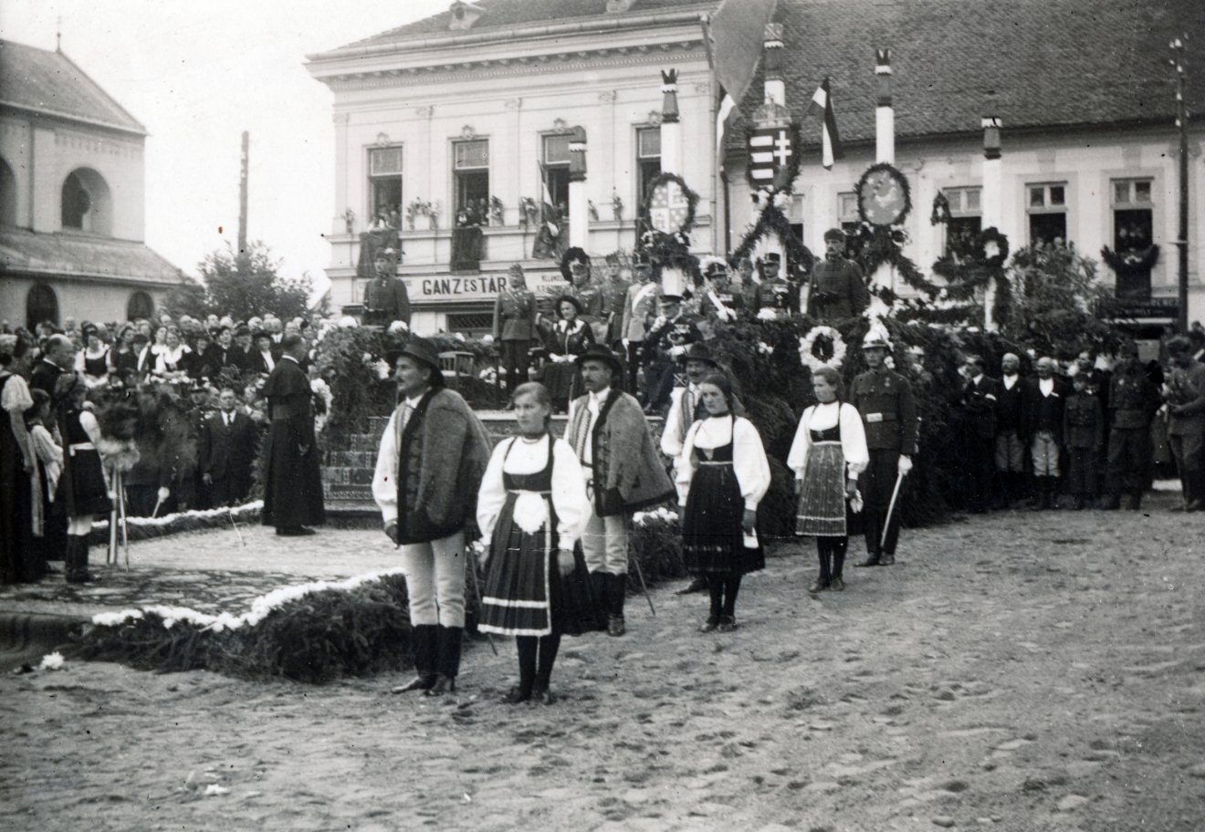 Székelyudvarhelyen is dísztribünt emeltek a vendégek tiszteletére