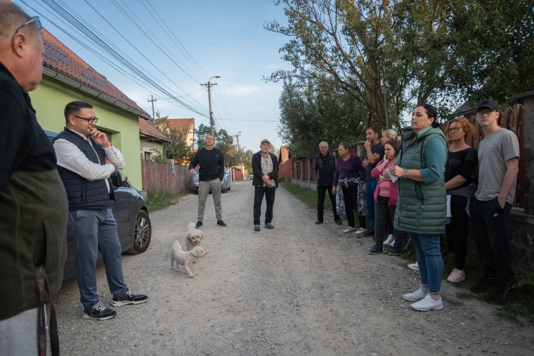 Parkolási bírságok és közbiztonsági gondok: gyűlést tartottak a csíkszeredai Fürdő utcaiak