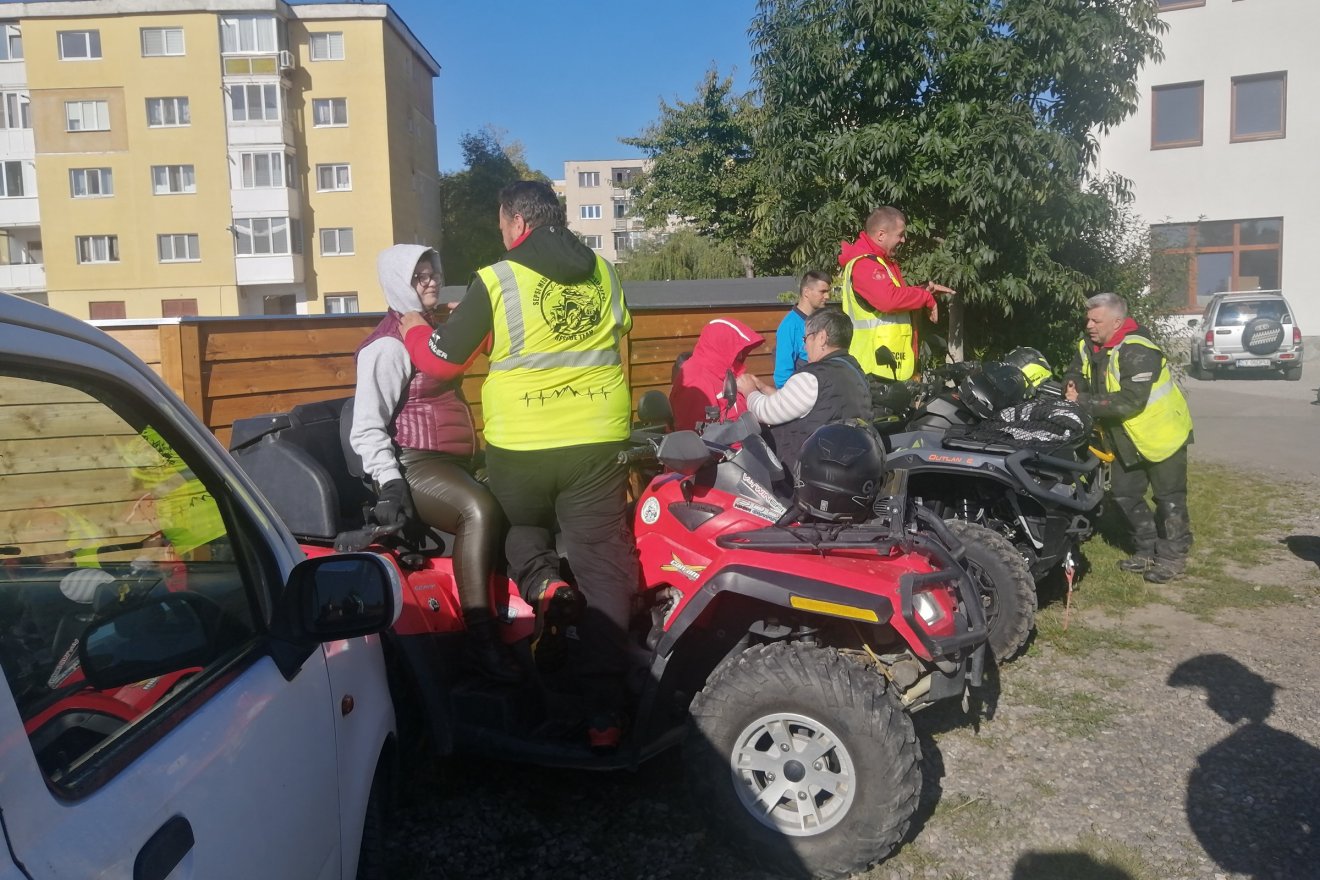 Quadokkal is az Irisz Ház foglalkoztatottjainak rendelkezésére állnak, hiszen nem mindegyikük ültethető motorra. De a fülük mellett süvöltő szelet, a száguldást ők is szeretik. •  Fotó: Bodor Tünde