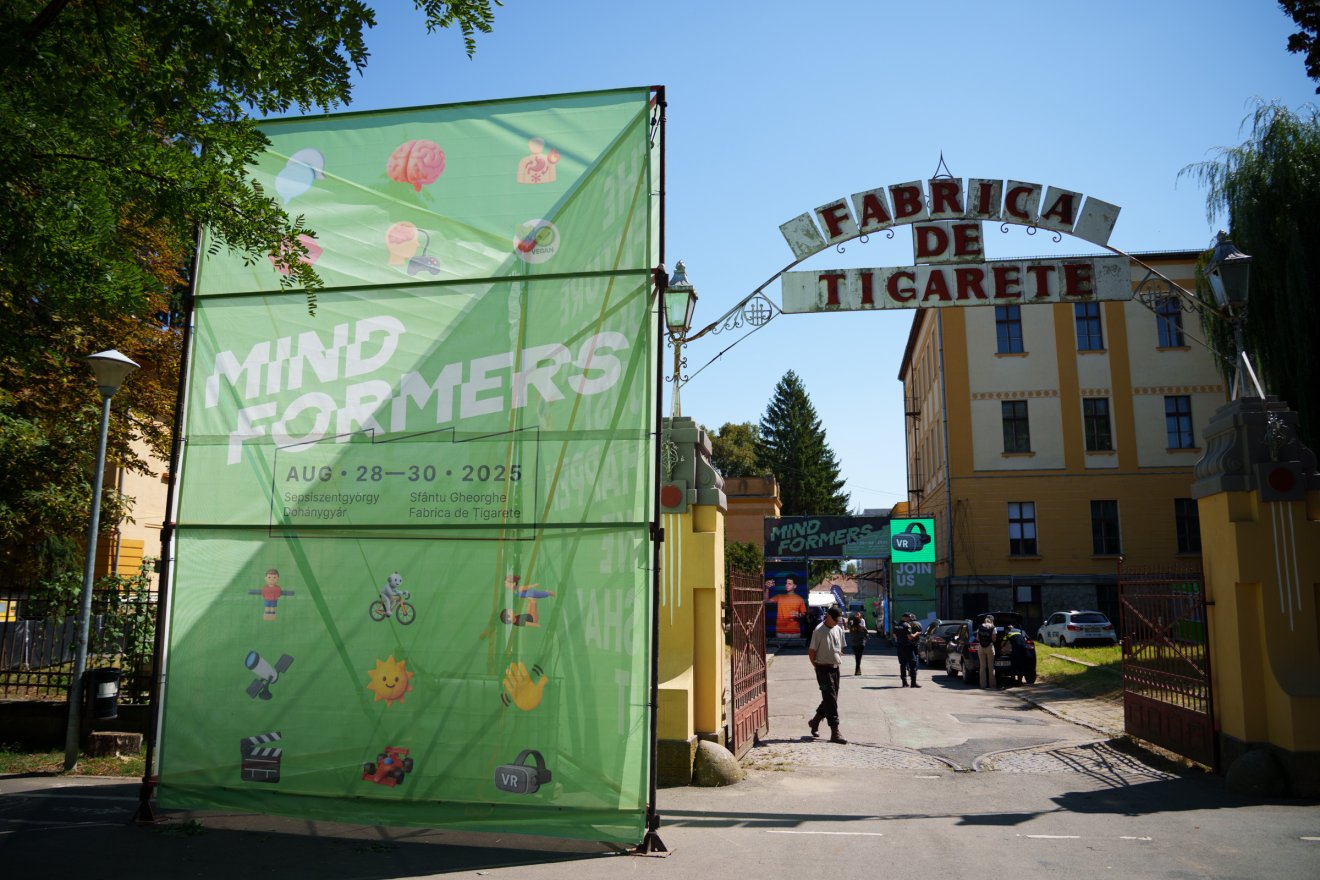 Fejtágítók, játékok, workshopok, színes kínálata van a fesztiválnak •  Fotó: Tuchiluș Alex