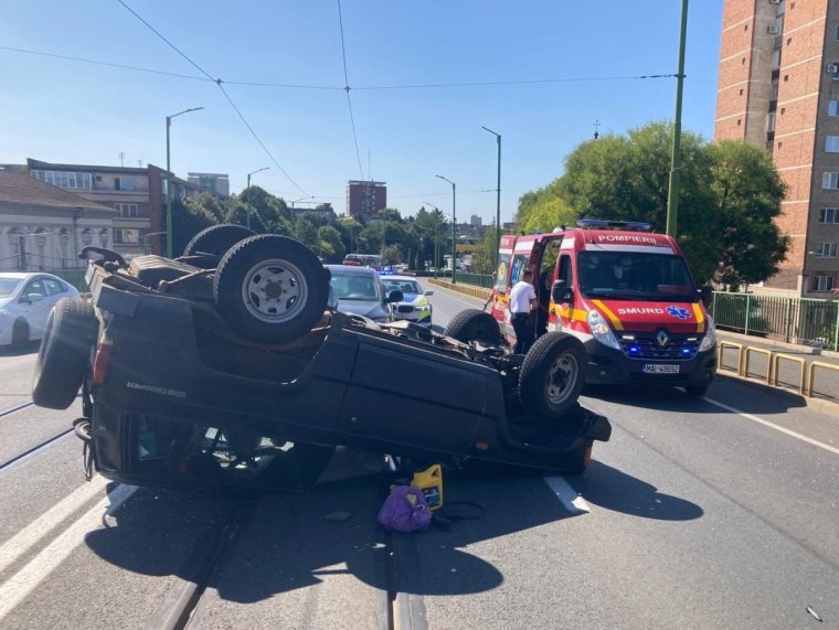 Szabadnapos tűzoltók nyújtottak elsősegélyt a balesetet szenvedett sofőrnek
