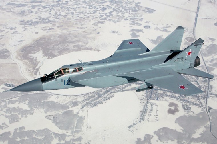 Ezúttal orosz harci repülőgépek sértették meg egy EU-ország légterét, a NATO F-35-ös vadászgépeit riasztotta