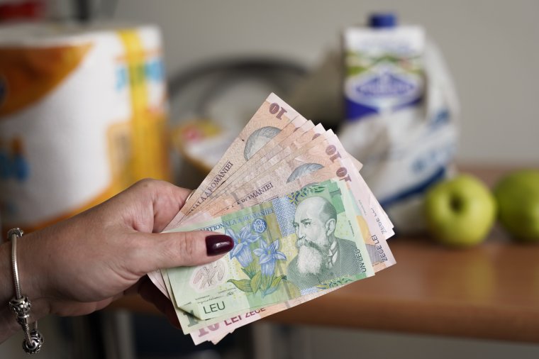 Hivatalos: hat hónappal meghosszabbították az alapélelmiszerek árréskorlátozását