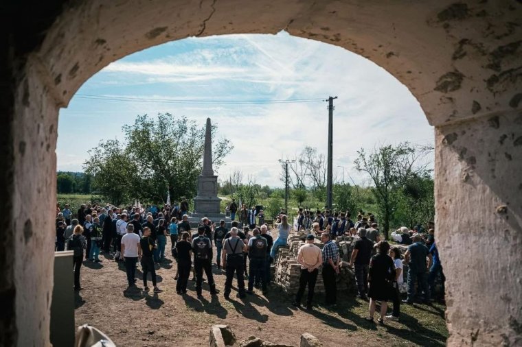 Újraavatták a piski csata áldozatainak emlékművét