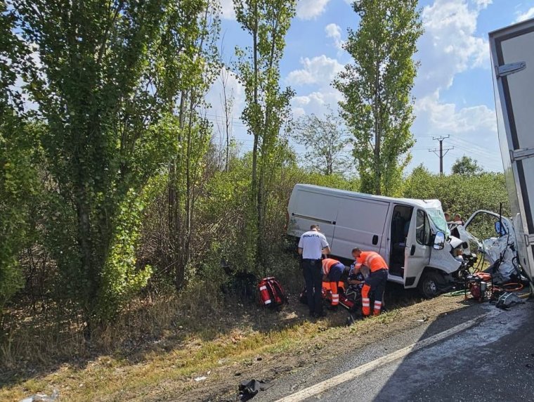 Súlyos baleset a határszélen, három autó ütközött össze