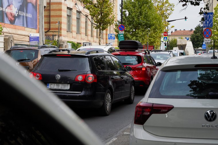 Hetente egy fél munkanapot vesz el tőlünk az ingázás