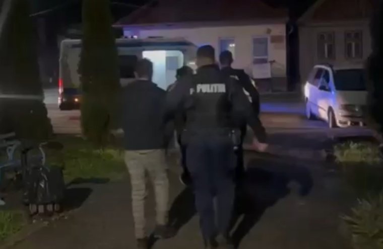 Rémület egy kalotaszegi faluban: öt Kolozs megyei férfit vettek őrizetbe tettlegesség és fenyegetés miatt
