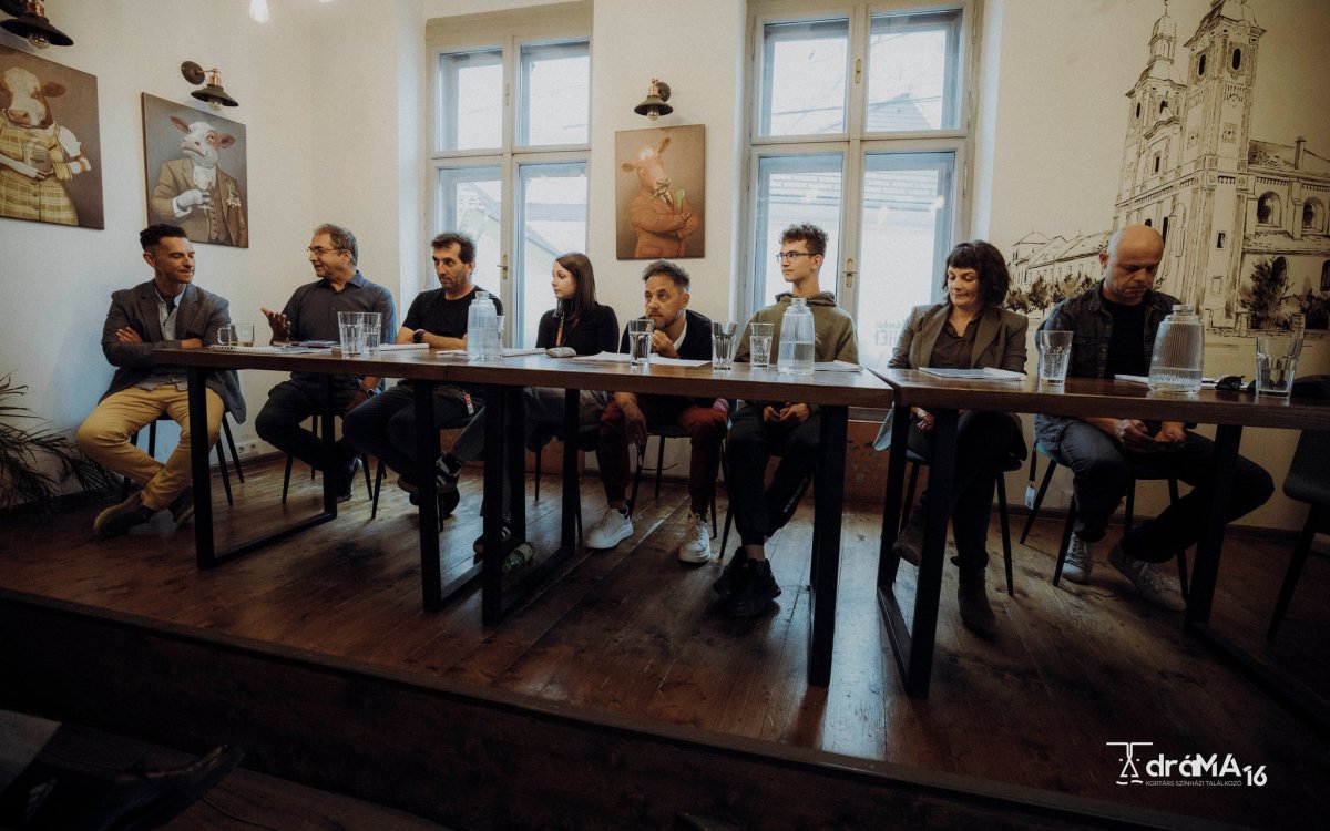 Júdás hallgat - felolvasószínház •  Fotó: Forrás: Tomcsa Sándor Színház
