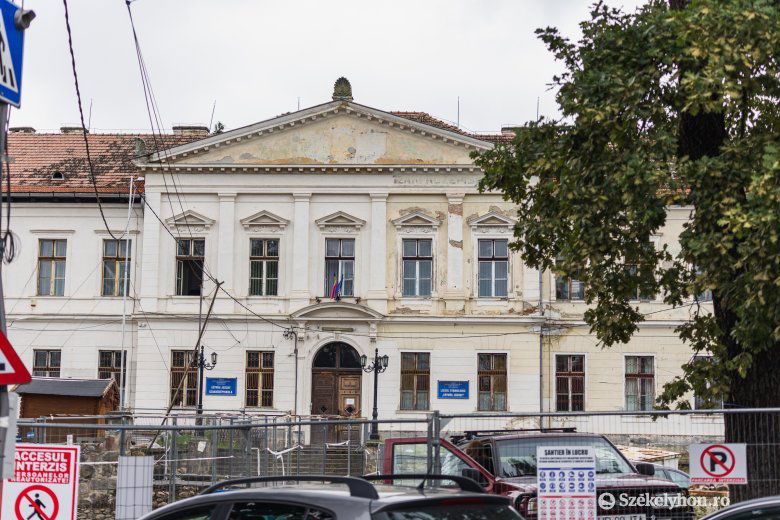 Életveszélyes a székelyudvarhelyi Eötvös József Szakközépiskola épülete, ki kell költöznie az intézménynek