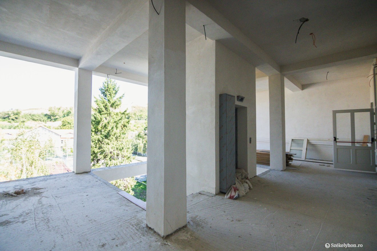 Liftet is felszerelnek a Zeyk Domokos iskolában
