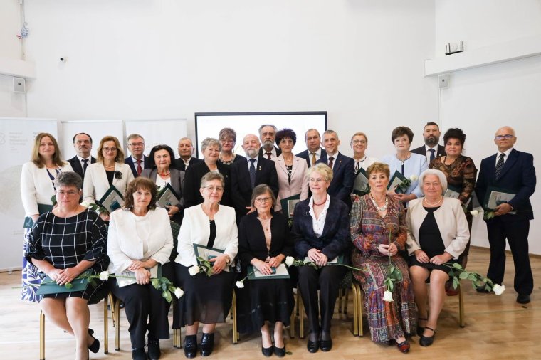„Nem csak az én munkám” – Ezüstgyopár-díjjal ismerték el Benedek Zsolt iskolaigazgatót