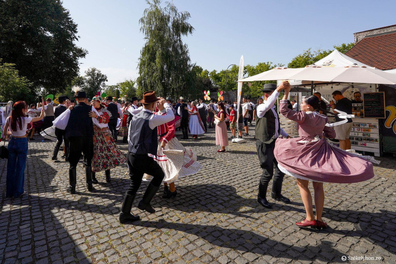 18. Erdélyi Néptánc Antológia táncosai a várban is bemutatkoztak •  Fotó: Haáz Vince