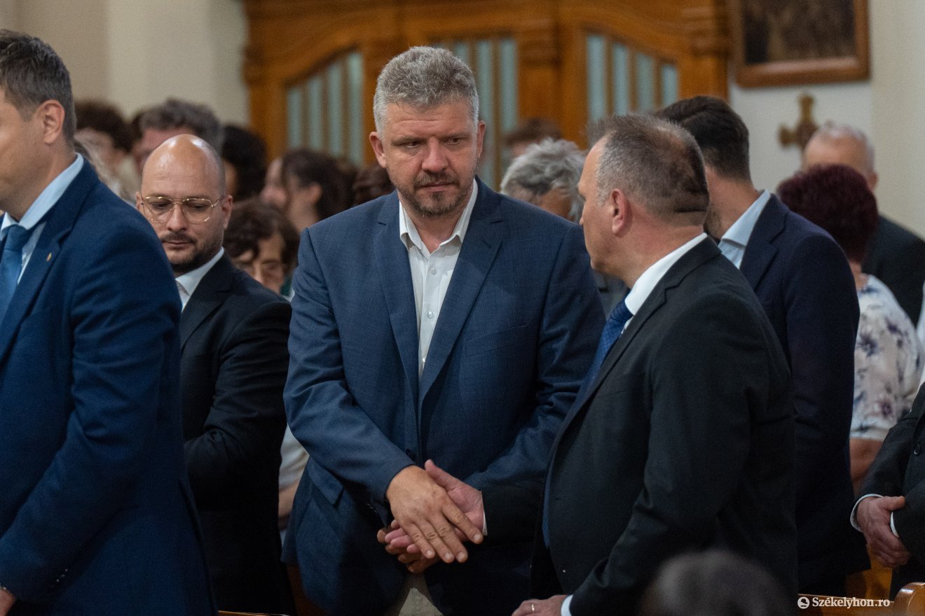 A város és a megye elöljárói is részt vettek az ünnepségen •  Fotó: Haáz Vince