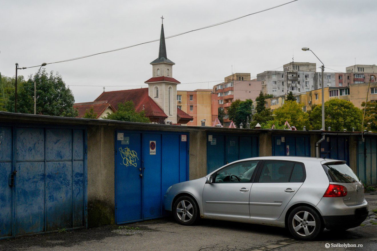 Minden garázs  másfél parkolóhelyet foglal el •  Fotó: Haáz Vince