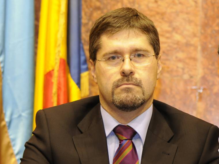 Leépítések a prefektusi hivatalnál is