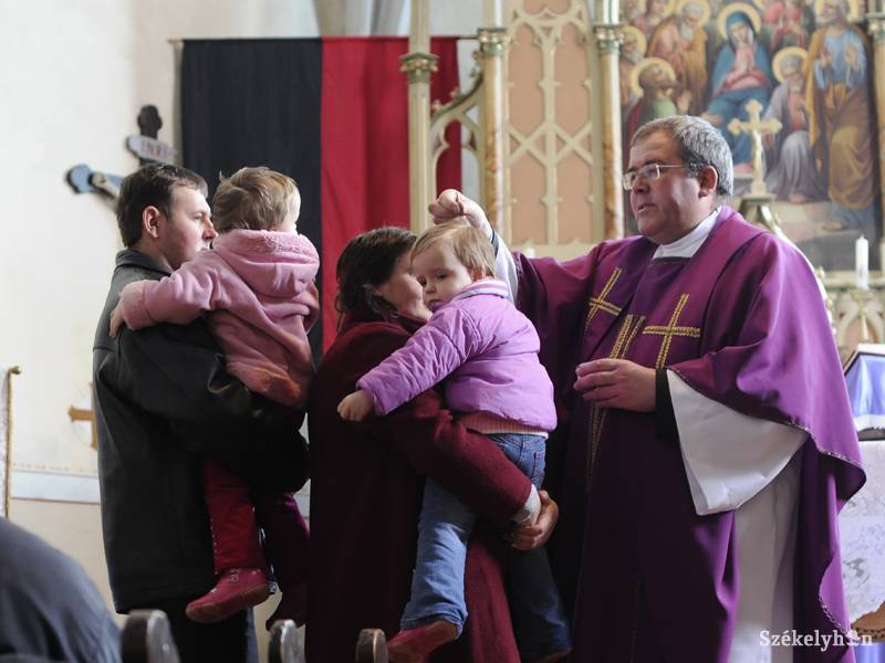 &bullet;  Fotó: Kristo Robert                       