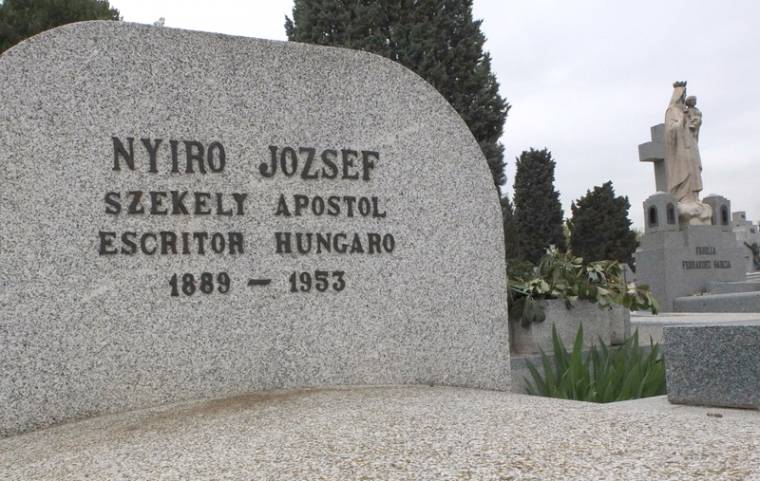Mégis újratemetik Nyírő Józsefet