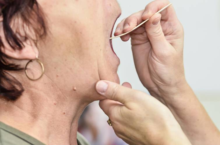 Még mindig sok a beteg, de enyhülhet a beteglátogatási korlátozás