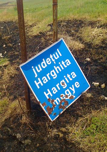 Megrongálták a megyetáblát