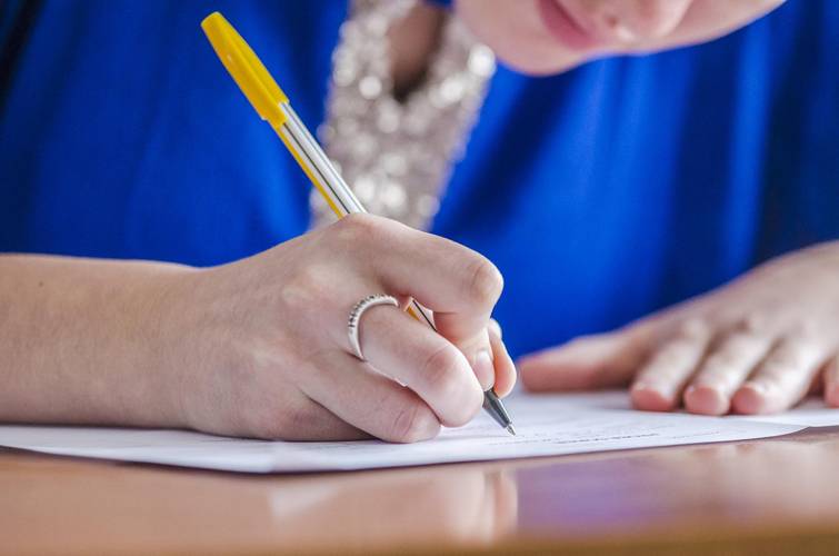 A szaknak megfelelő tantárgyból vizsgáznak ma a próbaérettségizők