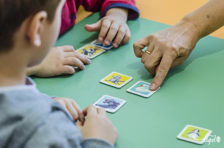 Ha meg is késik a beszédfejlődés, az öt szakaszon átesnek a gyerekek 